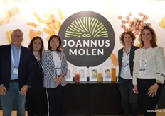 De vernieuwde look van Joannusmolen, met: Roel Faessen, Myrthe Bergboer, Yitang Yang, Kim van Meel en Michelle Vroom. 
